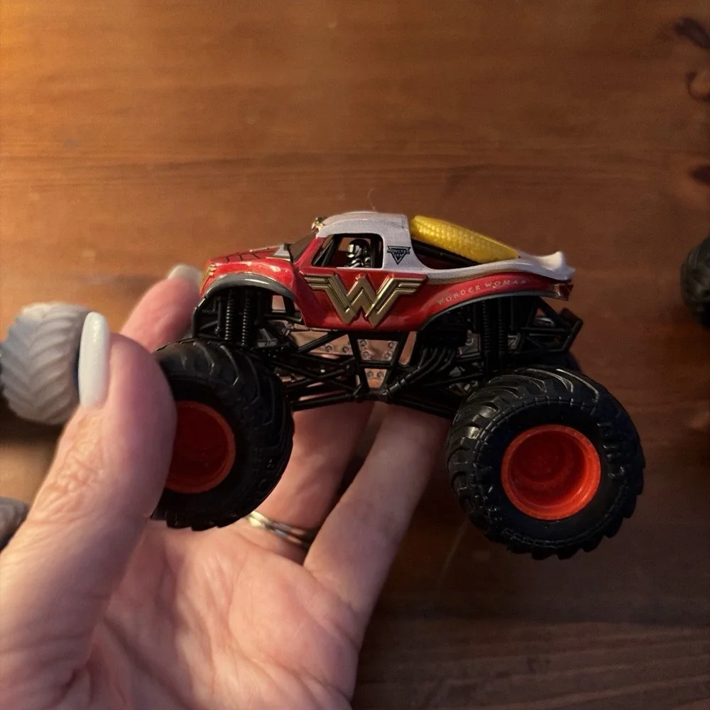 Hot Wheels Monster Jam Lot Of 4 Diecast 1:64 Scale Monster Trucks Wonder Women